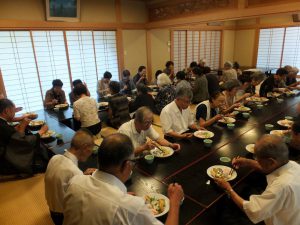 お斎風景です。夏になりました。